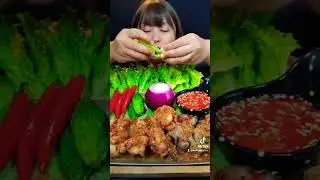 Unbelievable eating habits #comedy #funny #laugh #funnysounds #shortsfeed