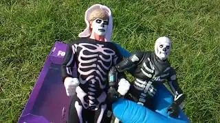 Fortnite Fridays! The Most Bizarre Skull Trooper Figure Yet!