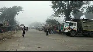 Sanhola   bazar ...bas stap