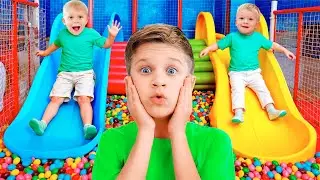 Oliver và Adam vui vẻ với mẹ tại sân chơi