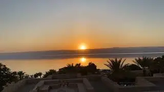 Coucher de soleil sur mer morte en Jordanie