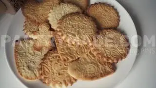HOW TO MAKE COOKIES WITH PASTRYMADE ROLLING PIN ?