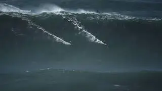 Carlos Burle e Rodrigo Koxa na bomba em Nazar&eacute; - Big Swell 2017