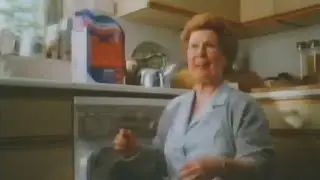 1986: Bold 3' Washing Powder [Mrs Hoggins]