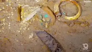 Gold necklace made from tooth of Megalodon found in Titanic wreckage