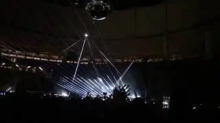 Brain Damage Live Argentina - Roger Waters (Prisma de Pink Floyd formado con luces)