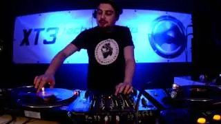Paul Boex playing some oldschool vinyl at XT3 techno radio (07-02-2012)