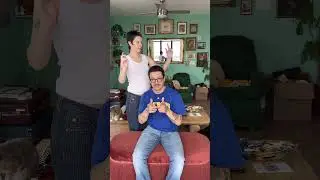 Мама и папа загорают