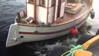 Brunvoll Semidiesel legger til kai! (Hot bulb engine)