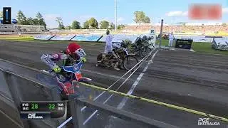 Brady Kurtz wjeżdża między dw&oacute;ch rywali (ROW Rybnik - Get Well Toruń 2017)