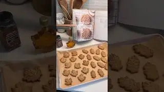 cozy fall baking 🍂🕯️ #fallbaking #autumnbaking #baking #fallmorningroutine #fallmorning #cosyvlog