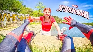 SPIDER MAN ESCAPING CRAZY HUNGRY GIRL (Parkour pov crazy love)