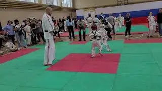 Соревнования по косики карате. Семён 9 лет. Белый шлем
