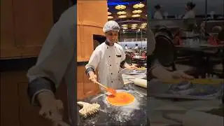 Chef Making Pizza😲😮 || Amazing🤩😋 || Avadh Utopia || Vapi #trending #pizza #tasty #wow #epic