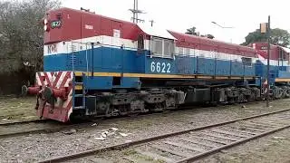 TREN CARGADO DE NCA(EL 1 DE AGOSTO A SIDO EL “DÍA DE LA PACHAMAMA”)PASANDO POR LA ESTACIÓN LA BANDA.
