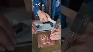 La symphonie du marteau et du ciseau : l&rsquo;art ancestral du ciselage sur l&rsquo;argent et le cuivre 🔨