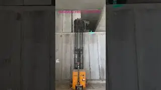ALC Wall panel erection machine for installing upper and lower wall panels in construction site
