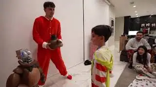 Christmas Surprise  Freddy Fazbear Animatronic Comes to Life!