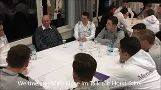 Weltmeister Horst Eckel im Fu&szlig;ball-Talk mit Miro Klose u der DFB U20 Nationalmannschaft im Jahr 2017