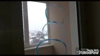Украшаем окна в комнате . Готовимся к новому году. Рисуем снеговика на окне.