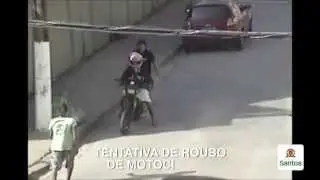 Flagrante das c&acirc;meras de monitoramento impede roubo de moto
