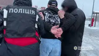 Поліцейські Києва викрили зловмисника, який сприяв призовникам в ухиленні від мобілізації