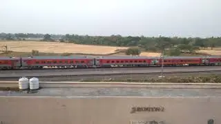 14003 Malda Town-New Delhi Express passing Jais