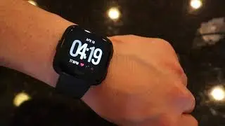 Распаковка, настройка и обзор Fitbit Versa (быстрый)