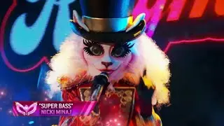 Ringmaster sings 