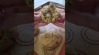 Levain Cookies with Chia Seeds #homebaker #baking #cookies #bakery #levain #recipe #chiaseeds