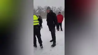 Brigadier Koops in overleg met collega's 2