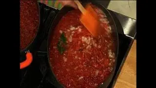 Pasta With Bacon, Onion, Tomato and Bay Leaves
