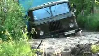 Truck Gaz-66 runs hard mud road | Газ-66 по убитой дороге