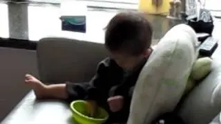 YY feed herself