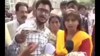 Pakistani funny female news reporter abusing must watch