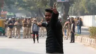 Live Video : Opened Fire At Jamia Millia Islamia Protesters