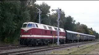 Ein Personenzug der Deutschen Reichsbahn mit 118 757-4 verl&auml;sst am 21.9.2025 den Bahnhof Schlettau
