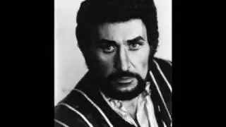 Augusto Paglialunga sings from 