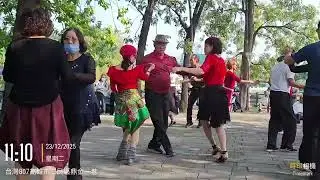 金獅湖廣場王先生康小姐合唱跳舞