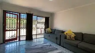 GEM IN TABLE VIEW - FREE STANDING HOME, NO LEVIES, LARGE ERF.  SELDOMLY FOUND. R1 600 000.00