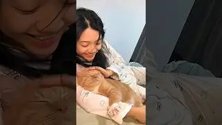 Cats love to sleep with their owners❤️😻