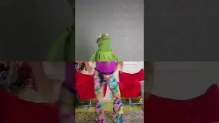 Morning exercises 😝😝 #kermitthefrog #muppets #muppetshow #exercise