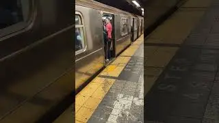 You wanna Know what Saturday Rush Hour is in the NYC Subway 🚇??? Well it's This!!!