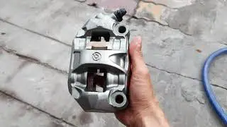 Brembo M50 lẻ con b&ecirc;n phải nhe ae