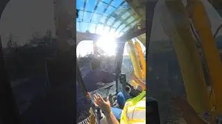 Difference between Caterpillar and John Deere controls in a excavator