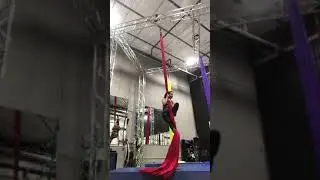 Straddle, peach squeeze, hip key switch without tail in wrap