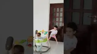 Anna Bader khalaf is playing with her sister Carla. 2022 at home
