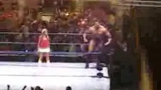 Entrada Batista y Rey Mysterio (WWE Madrid 2007)