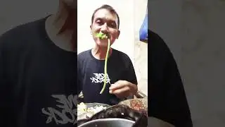 mukbang fried rice noodles with Pete plus raw vegetables, awesome genjer