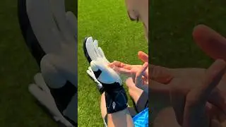 GLOVE ASMR 🧤🔊#football #soccer #calcio #goalkeeper #portiere #asmr #skillscrewhd